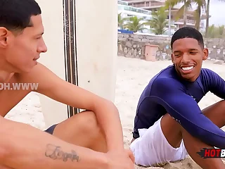 Fodendo o cu do surfista safado!